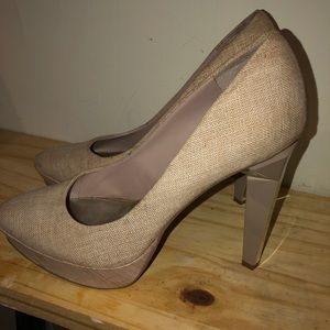 Rachel Roy khaki/chrome pumps Size 9